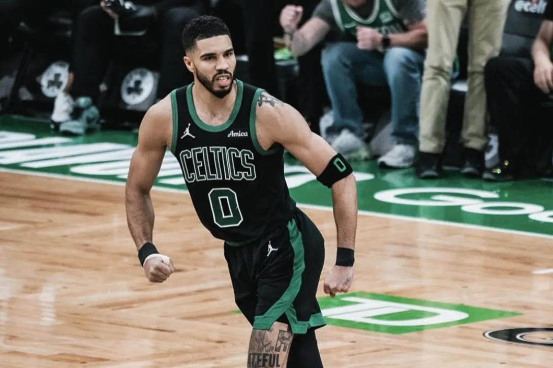 平博体育-穆雷巅峰对决，字母哥与40激战老鹰分钟，高光表现胜负难料！-平博体育